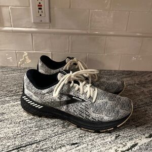 Women’s Brooks Adrenaline 21 Size 11